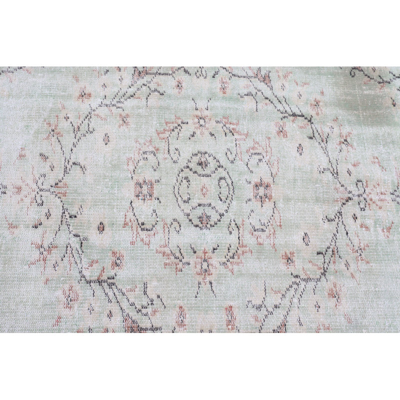 Tapis turc beige rétro: revêtement de sol oriental antique pour la cuisine intérieure et extérieure