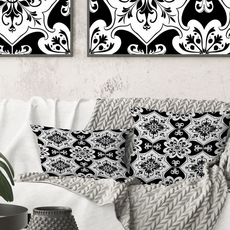 Imprimé mosaïque noir et blanc I - coussin décoratif traditionnel, 16"H x 16"W