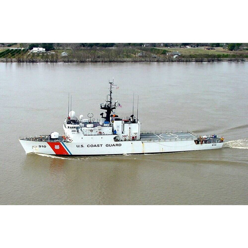 Maquette de bateau USCG Thetis, H 10 po x l 30 po x P 5 po