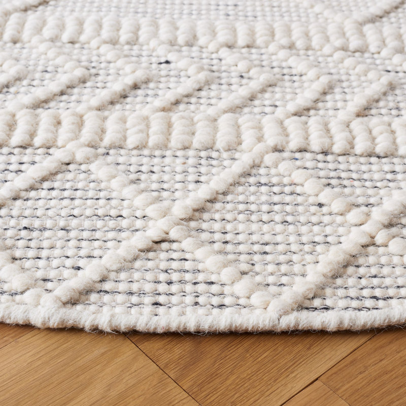 Natura Hand Woven Wool/Cotton Geometric Rug in Ivory/Black, Round 6'