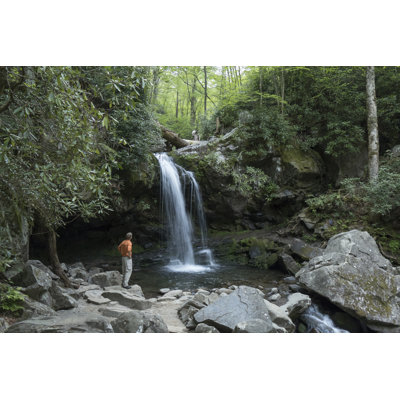 Hiker Explore Great Smoky Mountains par Milehightraveler