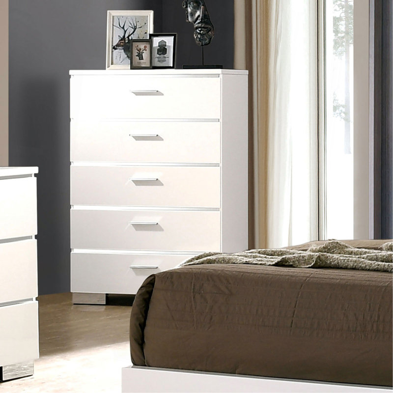 Commode 1 pièce à cinq tiroirs de style contemporain avec accents chromés blanc brillant et finition chromée
