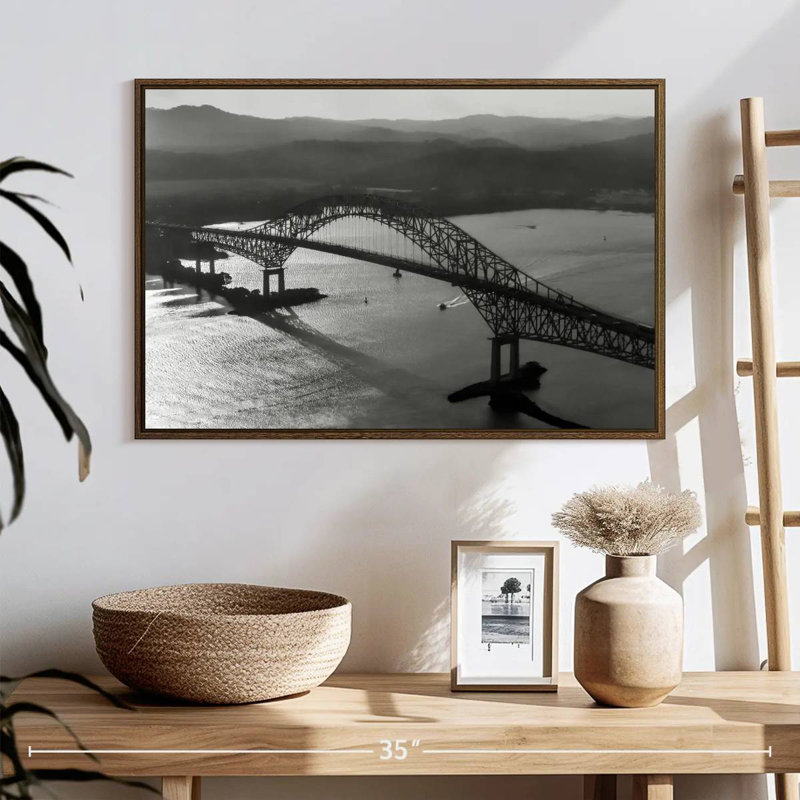 Pont des Amériques, 25 po x 17 po, Cadre flottant en noyer