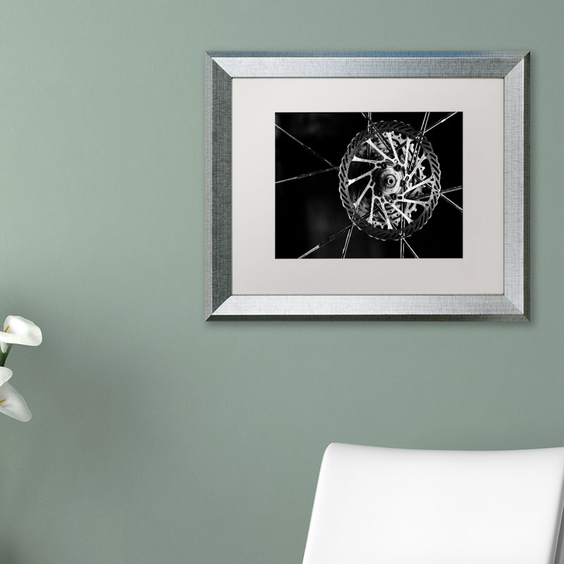 «Joden Bike Pièces» par Jason Shaffer, reproduction de photo encadrée, H 11 po x l 14 po x P 0,5 po, Toile avec cadre argenté