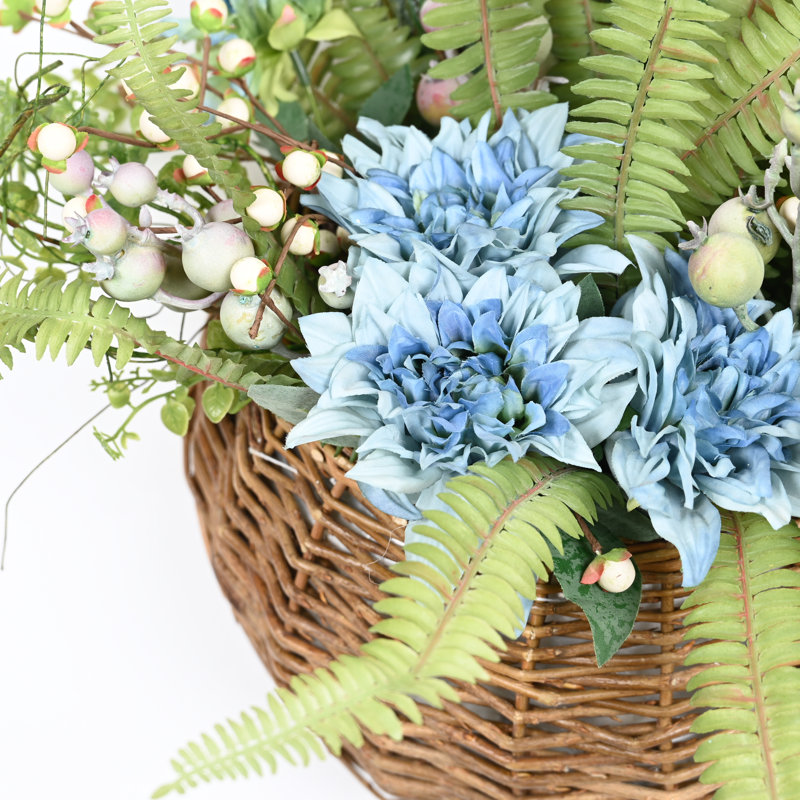 Arrangement floral de baies artificielles de printemps et d'été avec panier pour décoration murale de porte d'entrée
