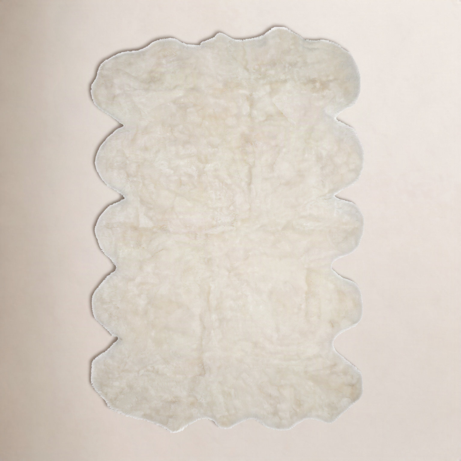 Mera White Handmade Sheepskin Rug, Rectangle 6' x 9'