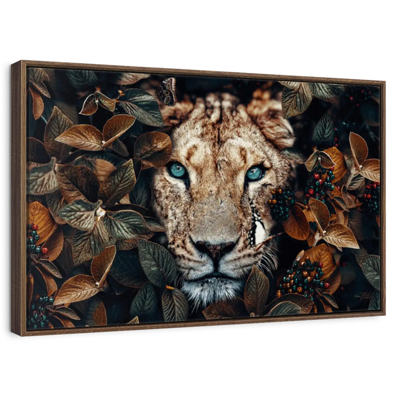 Lionne I, Cadre flottant noyer, 40 po x 27 po