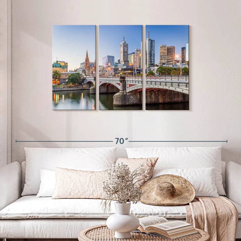 Melbourne City, 28" H x 45" W