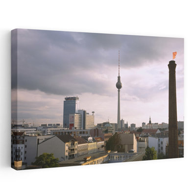 Tour dans une ville, Berlin, Allemagne, architecture contemporaine abstraite, art urbain