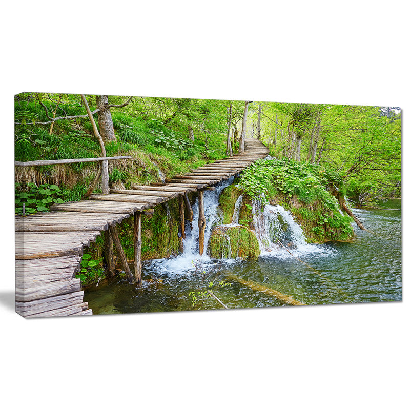 Cascades in Plitvice Lakes - Reproduction de photo sur toile tendue, H 16 po x l 32 po x P 1 po