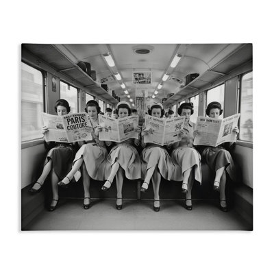 Papier journal Mesdames sur train, design par A Barefoot Stylist
