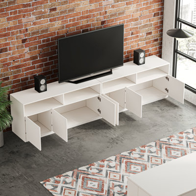 Meuble télé modulable de 240 cm de large pour téléviseurs de 75/85/95 pouces avec grand espace de rangement, console multimédia moderne en bois blanc avec étagères ouvertes et placard pour salon et chambre.