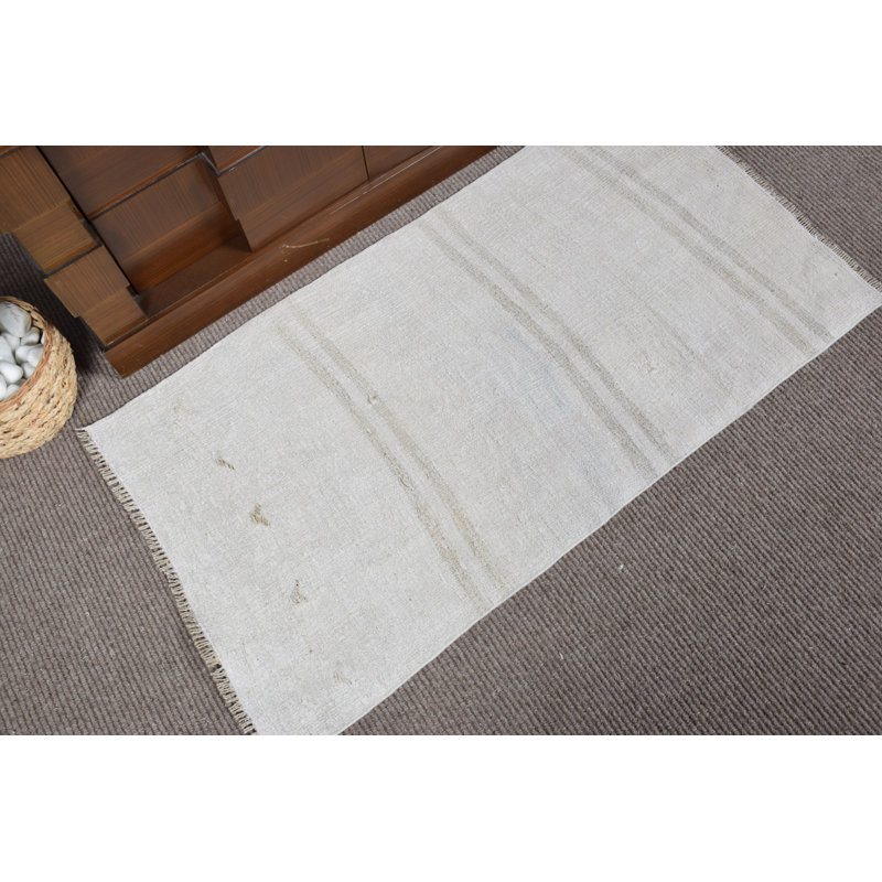 Tapis de porte beige rayé aux tons neutres fabriqué à la main pour un revêtement de sol de hall d'entrée élégant