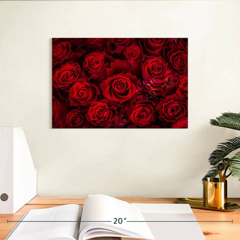 Jolies roses rouges, H 8 po x l 12 po