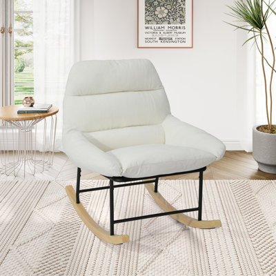 Chaise berçante à dossier haut en bois massif
