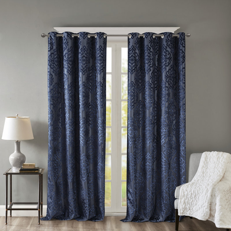 Panneau de rideau simple occultant et isolant à motif damassé avec œillets Mirage, l 50 po x L 108 po, Bleu marine