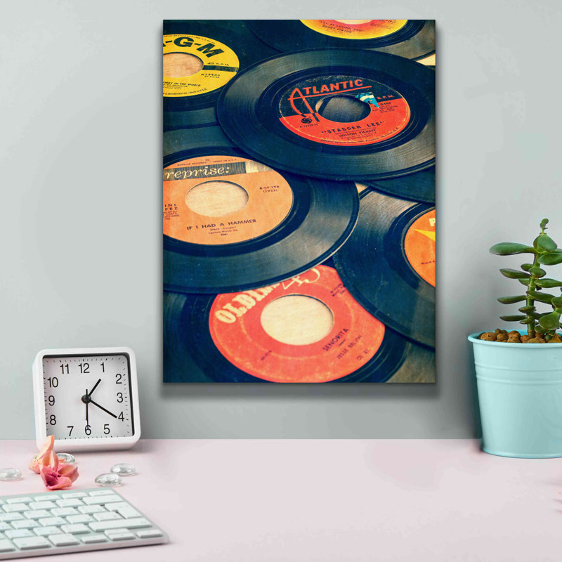 «Old Disques» par Edward M. Fielding, estampe numérique sur toile, H 16 po x l 12 po x P 0,75 po