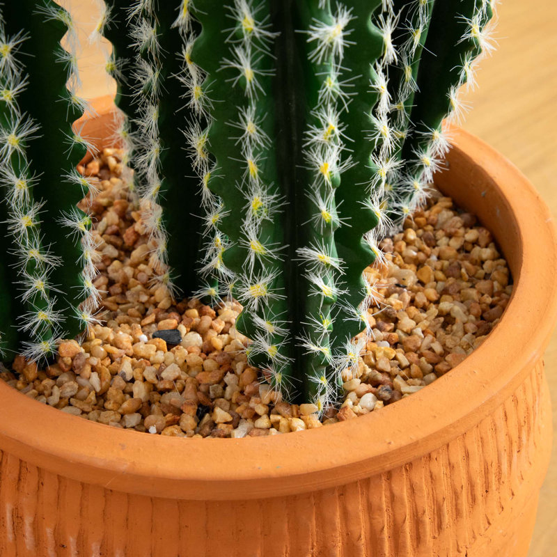 Cactus artificiel en pot terre cuite, H 41 po x l 10 po x P 10 po