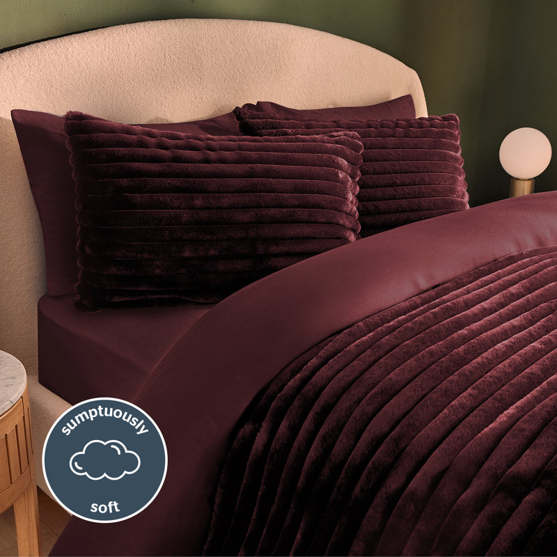 Silentnight Ribbed Faux Fur Duvet Set, Single, Berry