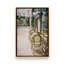 Café sur le trottoir avec chaises en osier vides-104453827-104453875-104453869