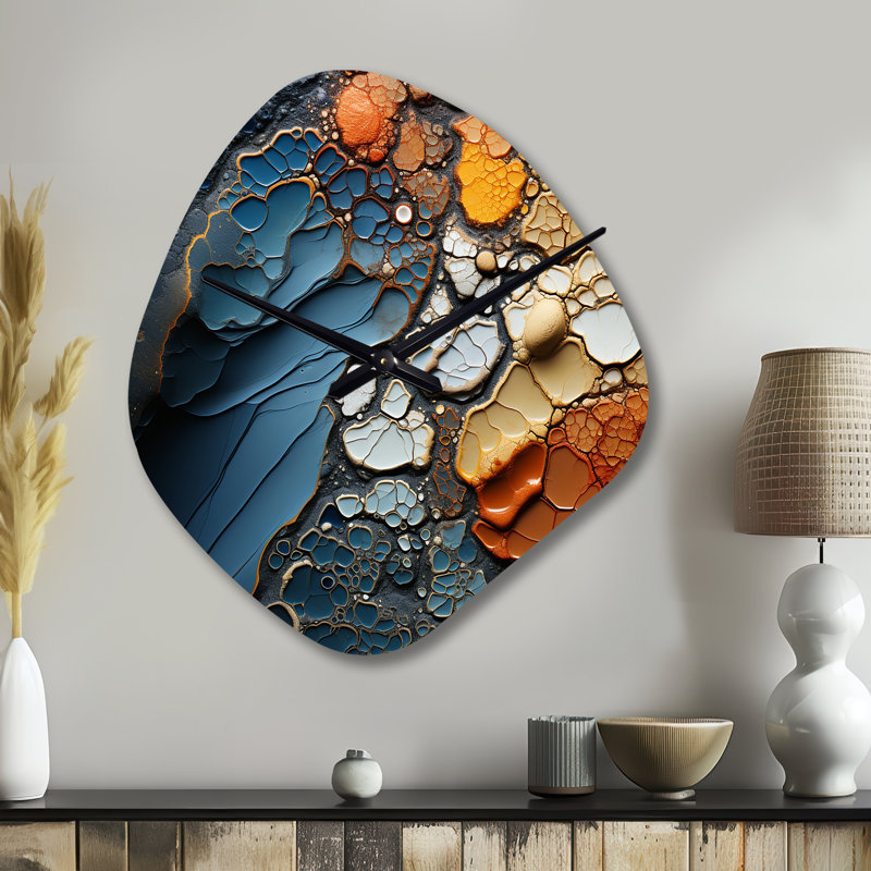 Bleu et orange, mouvements fluides - formes abstraites, horloge asymétrique en métal, horloge murale moderne de forme irrégulière
