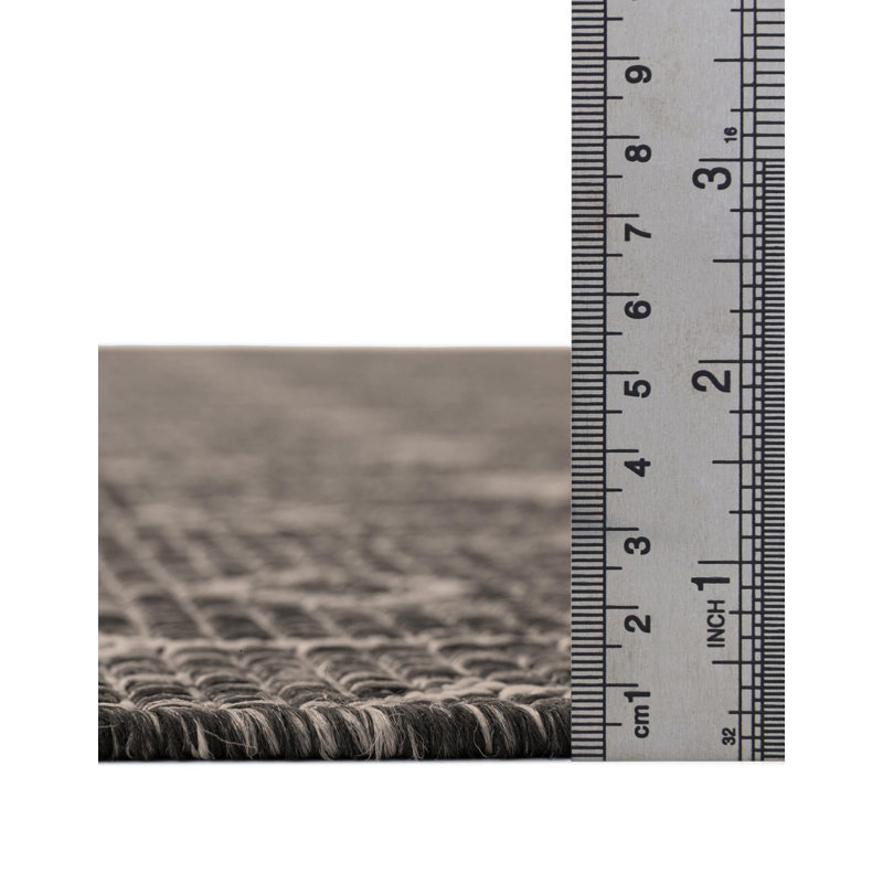 Tapis intérieur / extérieur gris anthracite Leyla, Carré 7 pi 10 po