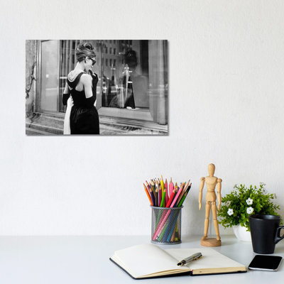 Diamants sur canape déjeuner chez Tiffany's De BlakeEdwards avec Audrey Hepburn, 1960 - reproduction de photo