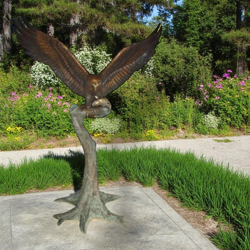 Statue de grand aigle qui tombe sur un arbre, bronze, résistant aux intempéries, L 72 po x l 36 po x H 88 po