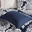 Housse de couette pour lit double / grand lit avec détails brodés et bordure bordée de 6 coussins décoratifs à motif complexe