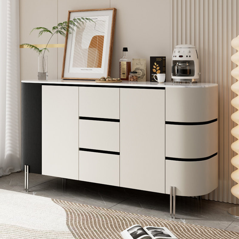 Buffet simple et moderne de style italien