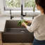 Ensemble d'évier de cuisine à tablier frontal simple à tablier frontal 34 po x 21 1/4 po Karran Quartz-49947623