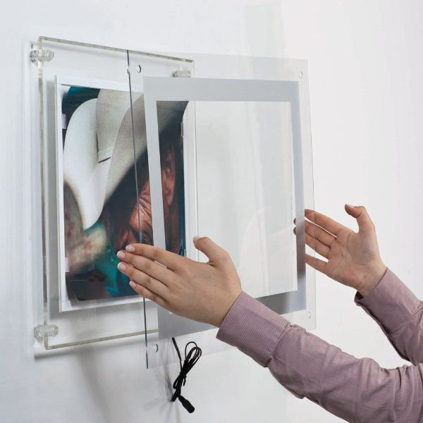 Acryled pour fixation murale, H 15,47 po x l 12,95 po