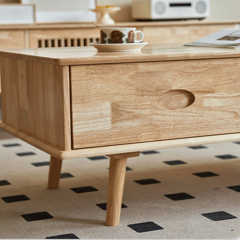 Table basse en bois massif jumelée à un meuble télé
