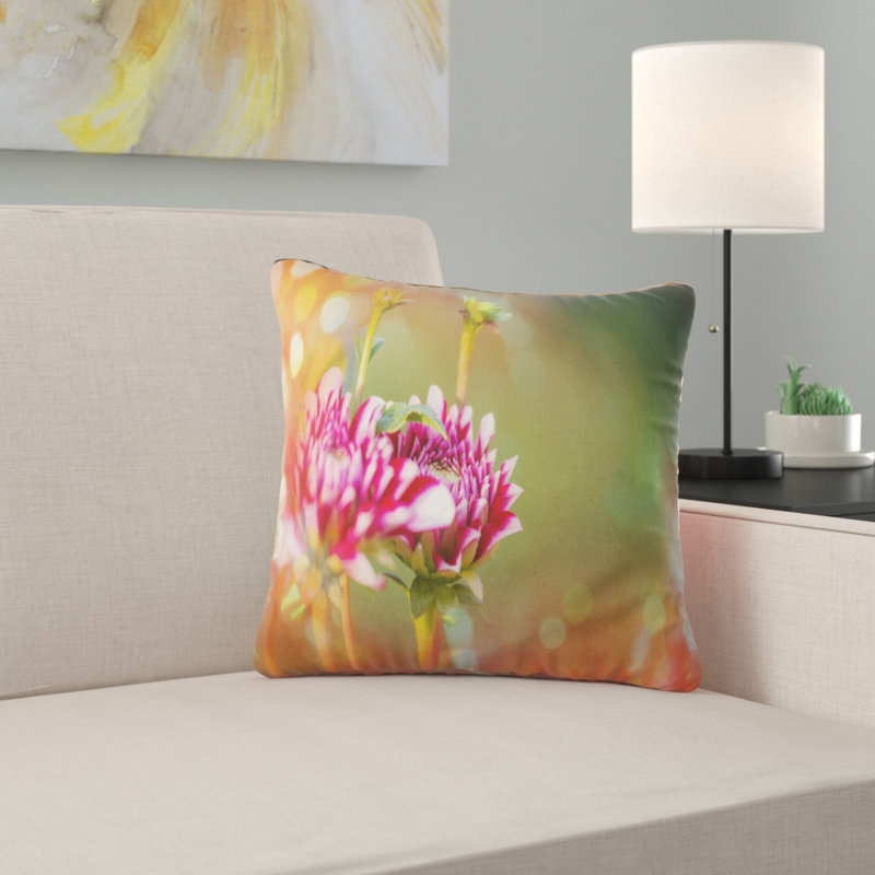 Fleurs roses sur fond flou - coussin imprimé floral, 16 po x 1 po, Coussin décoratif