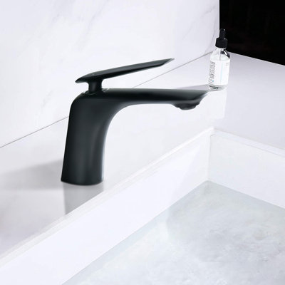 Single Handle Bathroom Sink Faucet With Drain Assembly