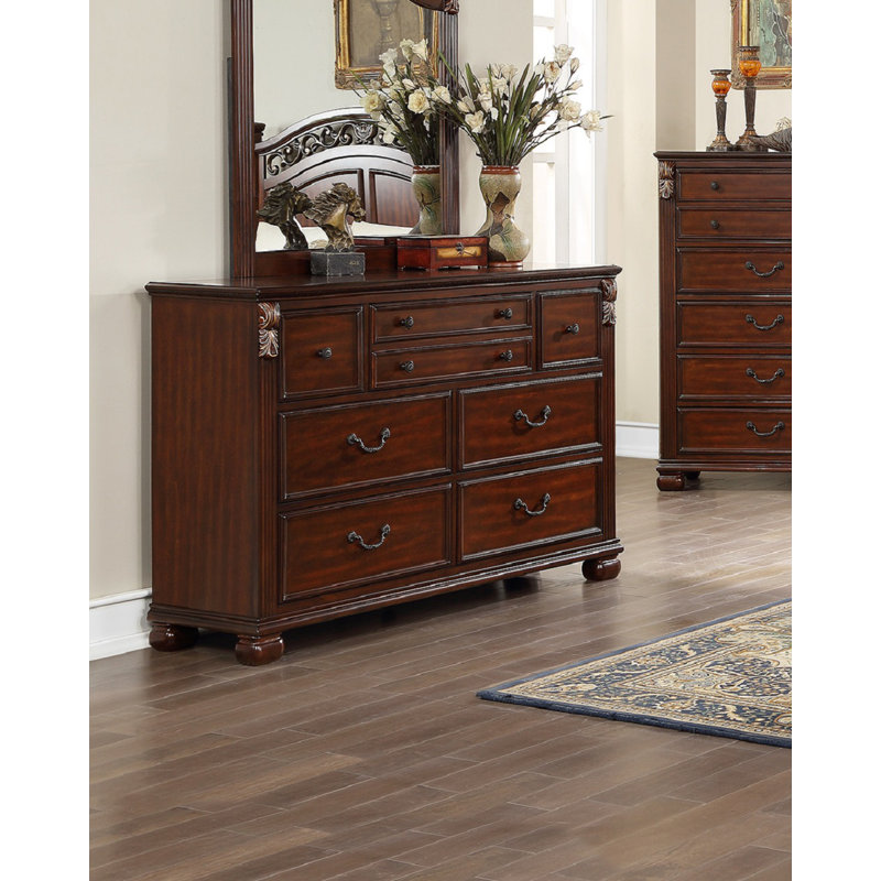 Commode 7 tiroirs en bois au fini brun