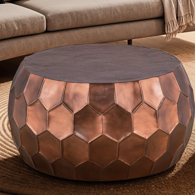 Table basse ronde en aluminium, 81 cm (32 pouces), motif hexagonal martelé à la main, base en cuivre brillant, style vintage, pièce maîtresse stable, table d'appoint en aluminium, fonctionnelle et esthétique, aucun assemblage requis