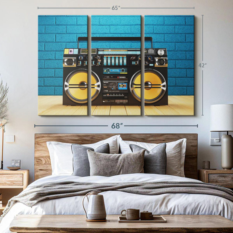 «Boombox Player» sur, H 42 po x l 65 po x P 1,25 po