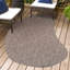 Tapis d'intérieur / extérieur brun à motif de courbure organique moderne ollin-1160527048