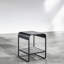 Table de bout moderne noire et grise avec processus d'assemblage pratique gris béton élégant et pour le mobilier de salon
