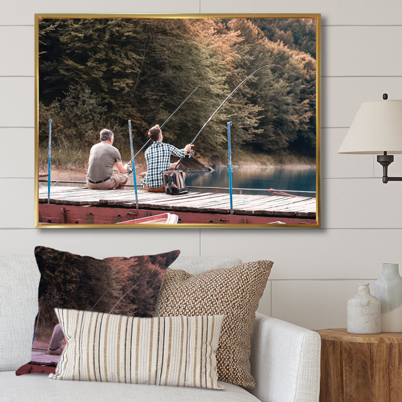 «Men Fishing At The Dock», photo sur toile, Cadre flottant doré, H 16 po x l 32 po
