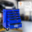 Chariot à outils à 5 tiroirs en noir et bleu, coffre à roulettes en acier, chargement de 15 kg, glissières à roulement, 4 roues avec dispositif de verrouillage pour un fonctionnement sécuritaire - roues pivotantes en métal bleu de 20 po, organisation soignée