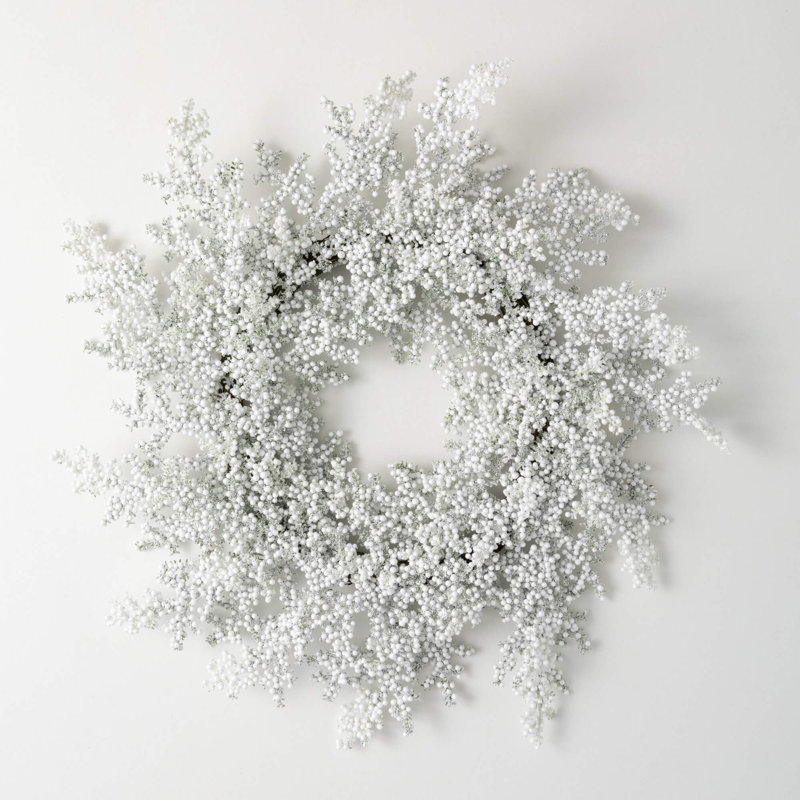 Couronne de Noël artificielle 30 po avec baies de genévrier givrées, blanc
