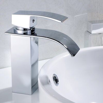 Finition de robinet de salle de bain moderne - Montée sur le pont, forme géométrique de remplissage en céramique, 1 trou,