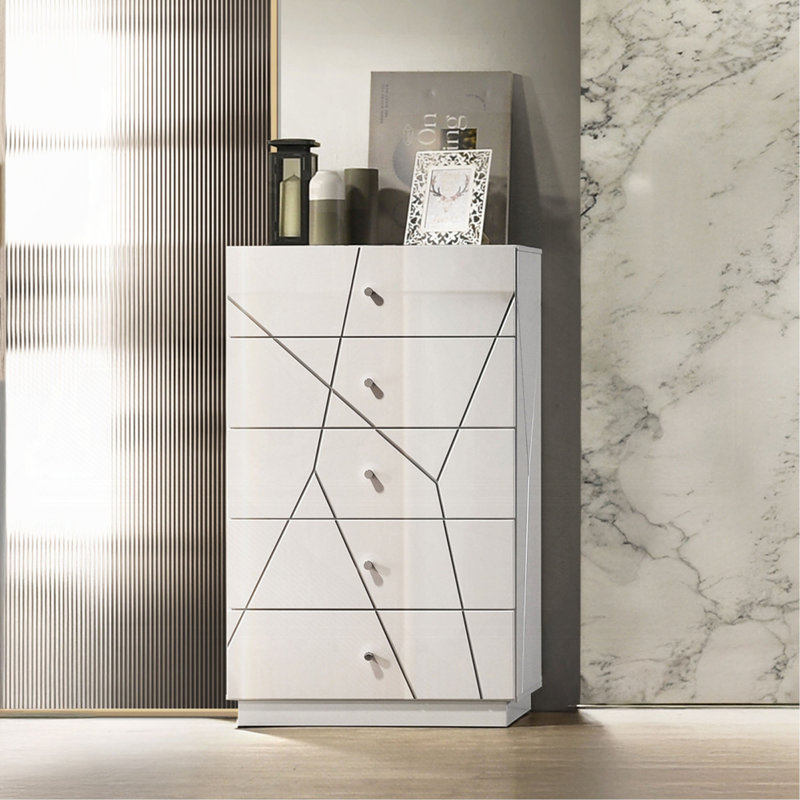 Commode moderne et élégante avec 5 tiroirs de rangement à lignes gaufrées et boutons de métal contemporains