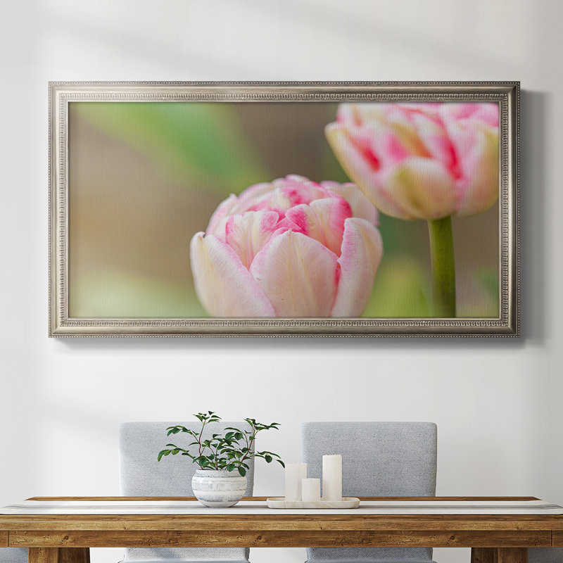 «Blush», reproduction d'un seul cadre photo sur toile, H 25 po x l 45 po x P 2,5 po, Toile avec cadre noyer