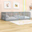Lit simple en bois avec garde-corps-129458162