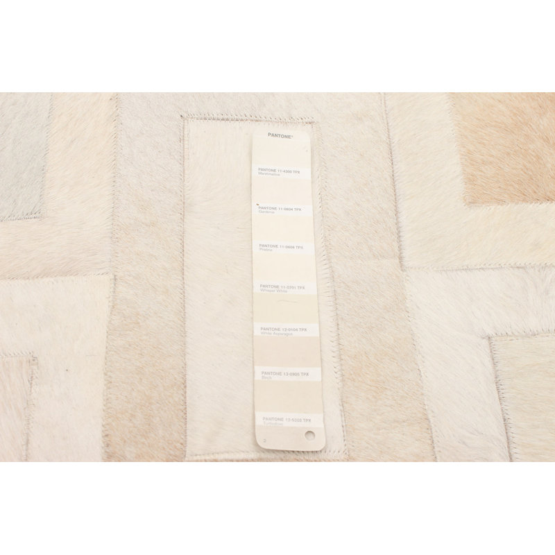 Tapis ivoire / brun en cuir de vache fabriqué à la main Jerdy