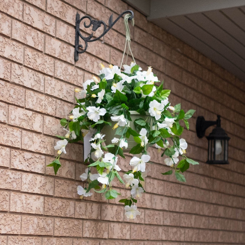 Arrangement floral d'hibiscus dans un panier, Blanc