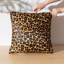 Coussin décoratif à imprimé vache leopard